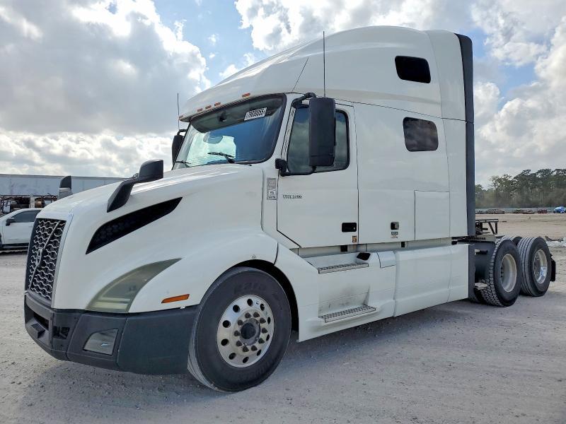 2019 Volvo VNL Semi Truck