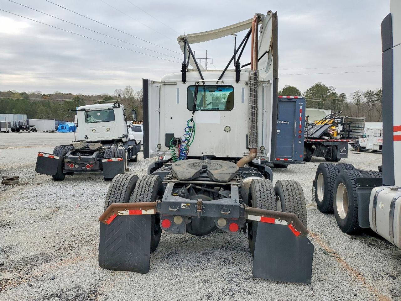 2016 Peterbilt 579 Semi Truck