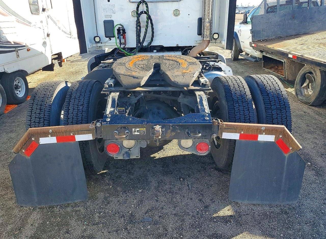 2017 Peterbilt 579 Semi Truck