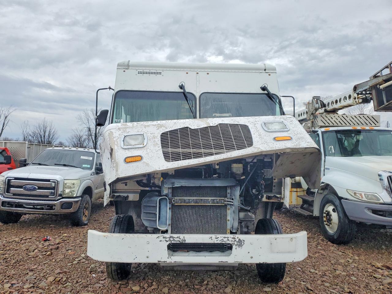 2014 Freigliner 2014 Freightliner MT55 Chassis Delivery Truck
