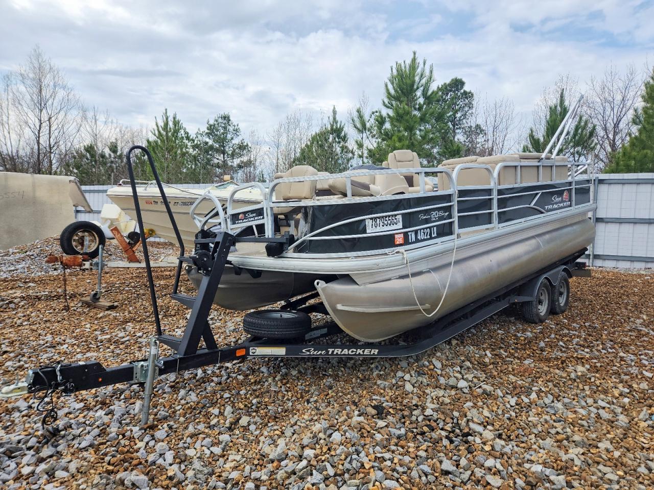 2019 Tracker Tracker Marine Suntr