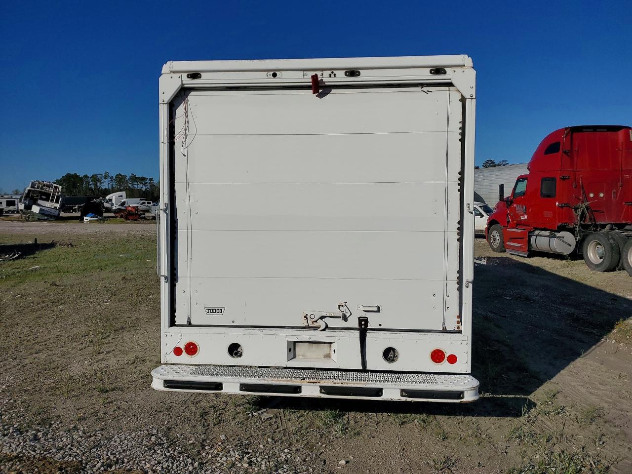 2012 Freightliner MT45G Chassis Delivery Truck