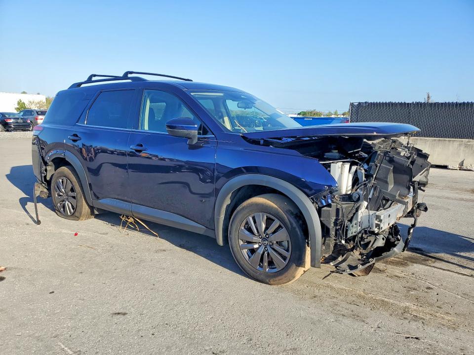 2024 Nissan Pathfinder sv