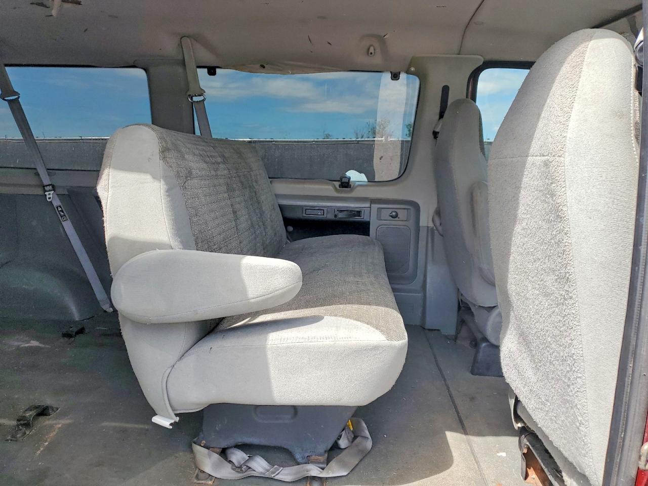 2003 Ford Econoline E350 Super Duty Wagon