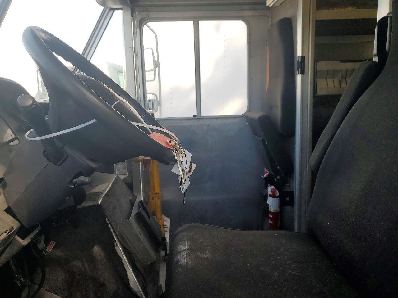 2010 Ford E450 Delivery Truck