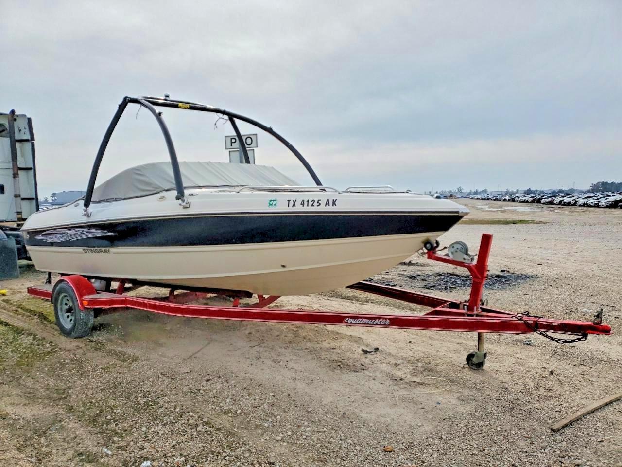 2007 Stingray Boat-Boat
