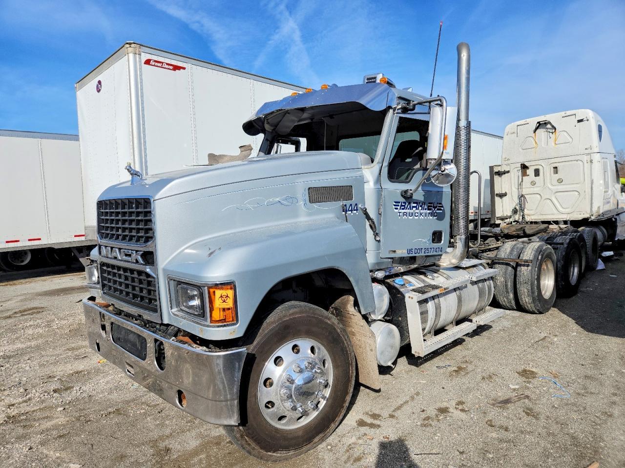 2020 Mack Pinnacle Semi Truck