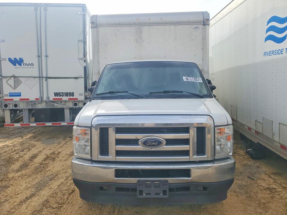 2022 Ford Econoline E450 Super Duty Cutaway van