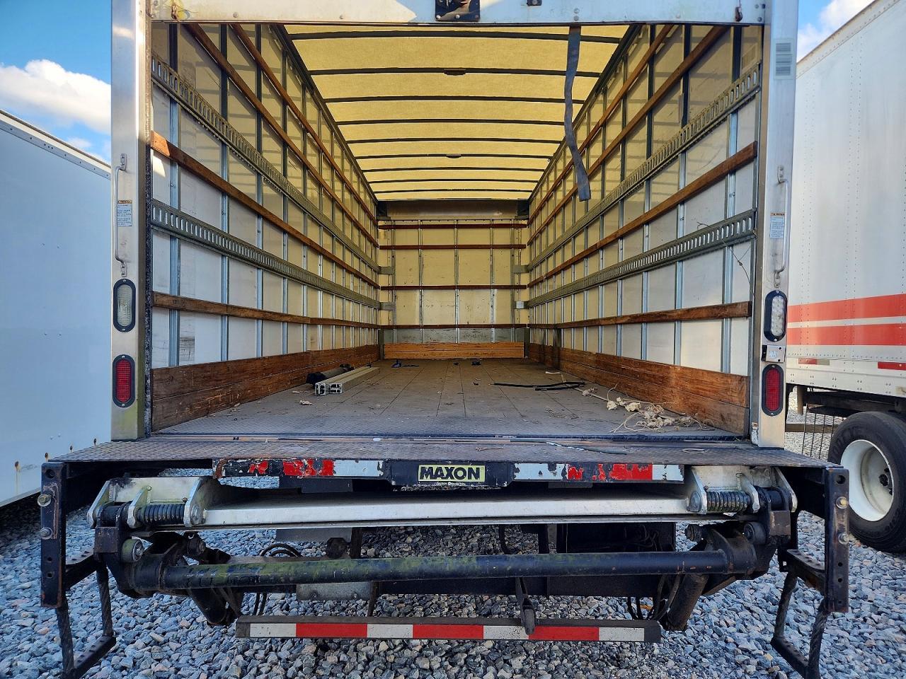 2016 Freigliner 2016 Freightliner Business Class M2 BOX Truck