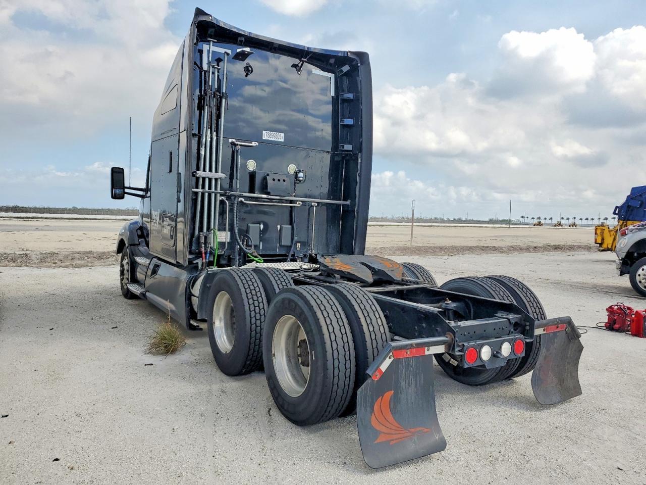 2018 Kenworth T680 Semi Truck