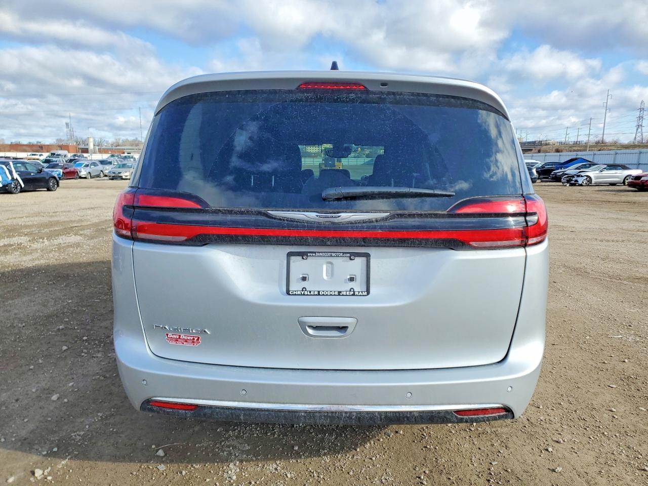 2024 Chrysler Pacifica Touring l