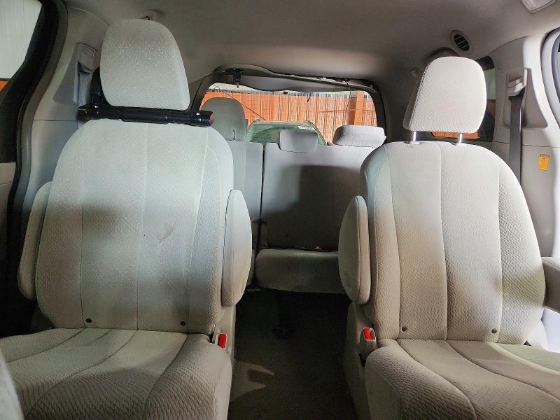 2013 Toyota Sienna le 7-passenger