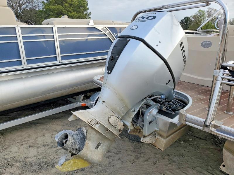 2015 Southbay 524SLX-Boat