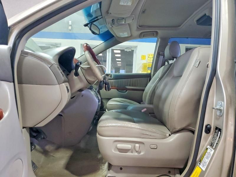 2005 Toyota Sienna xle Limited 7 Passenger