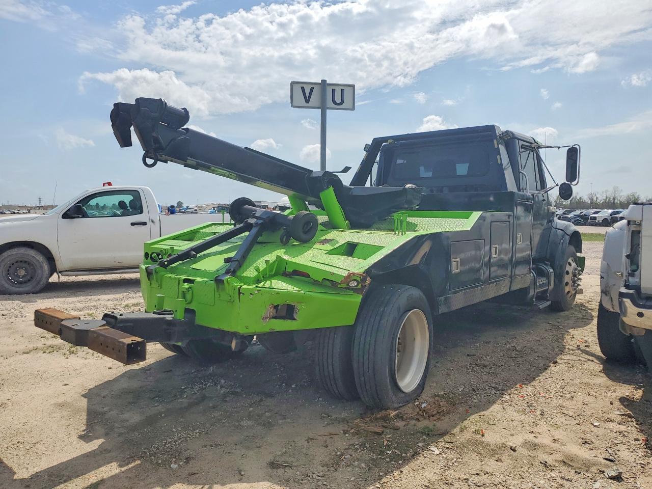 1999 International 4900 TOW Truck