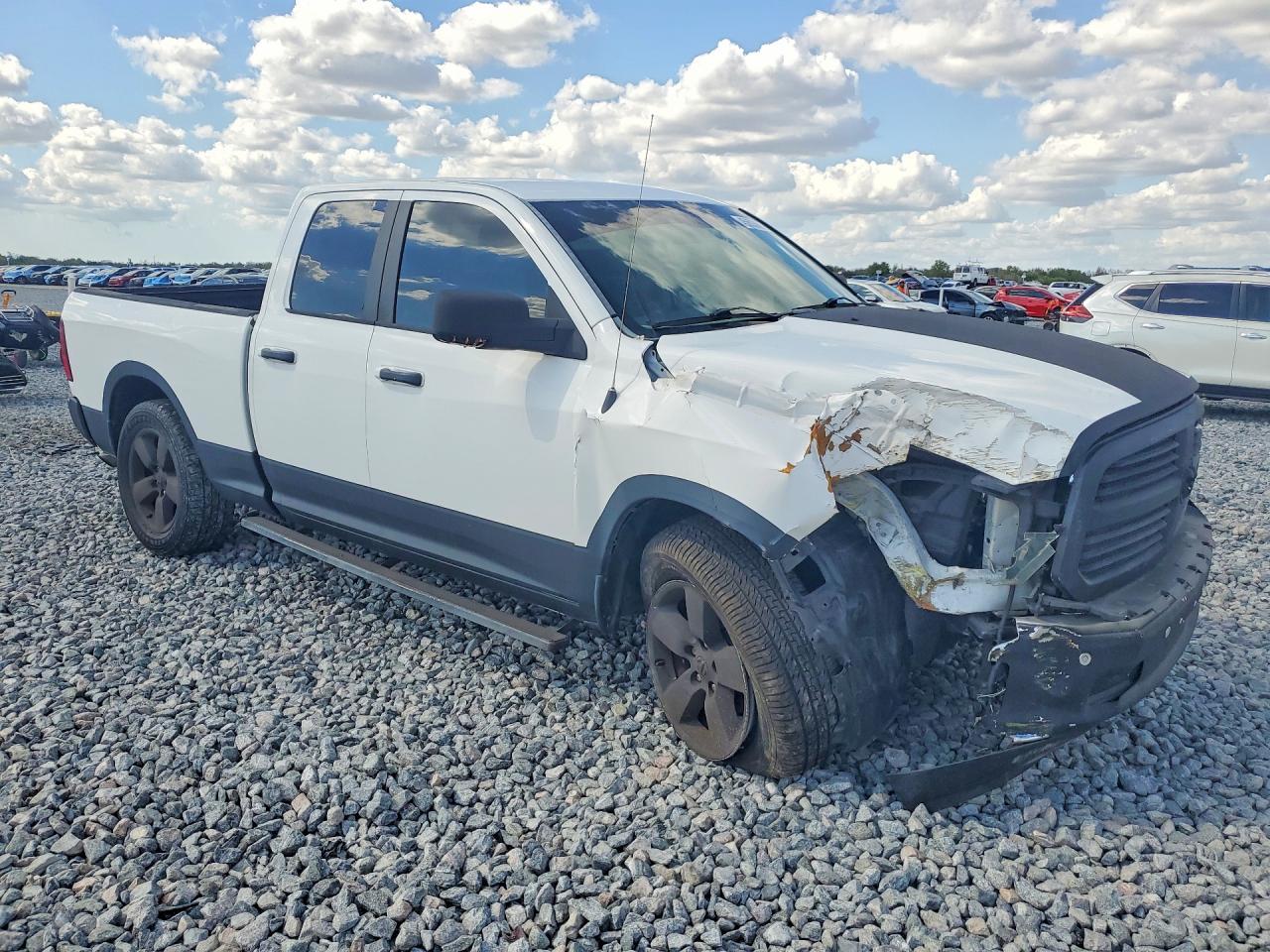 2016 Ram Trucks 1500 SLT