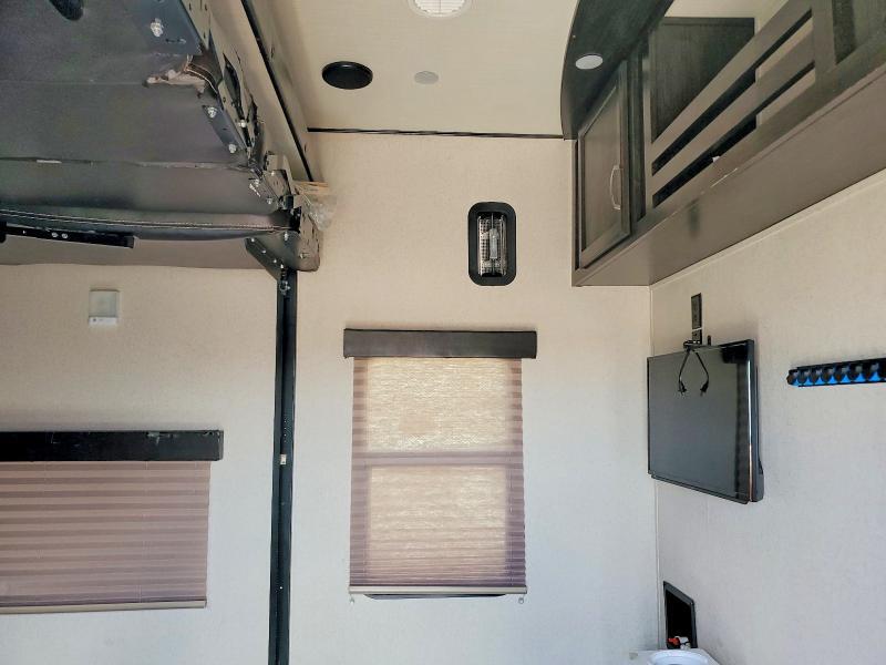 2017 Grand Design Momentum Camper