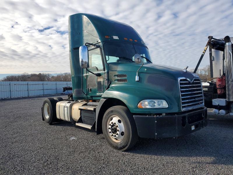 2017 Mack Cxu612 Semi Truck