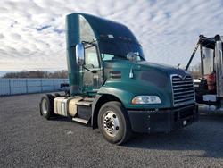 Mack Vehiculos salvage en venta: 2017 Mack Cxu612 Semi Truck