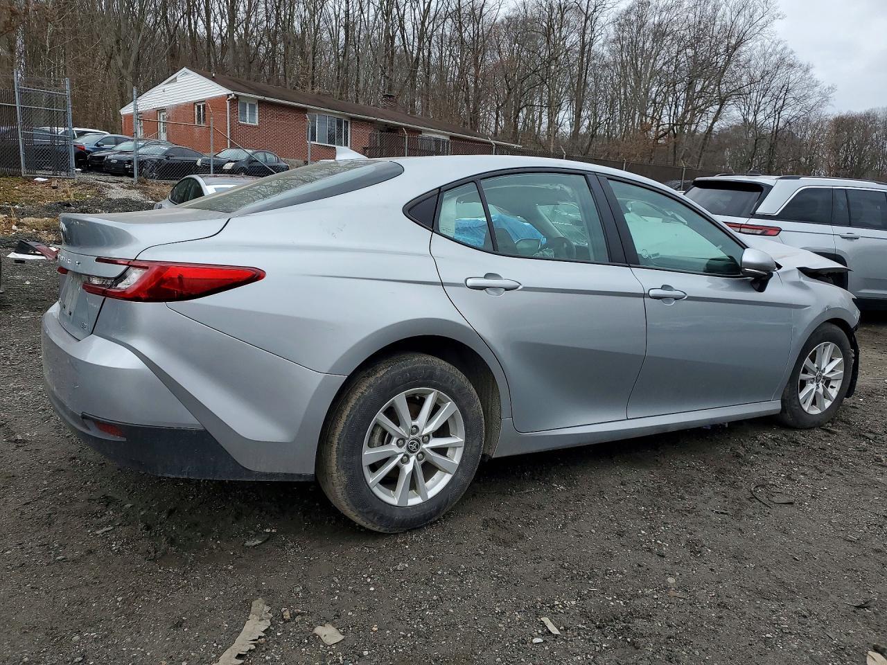 2025 Toyota Camry le
