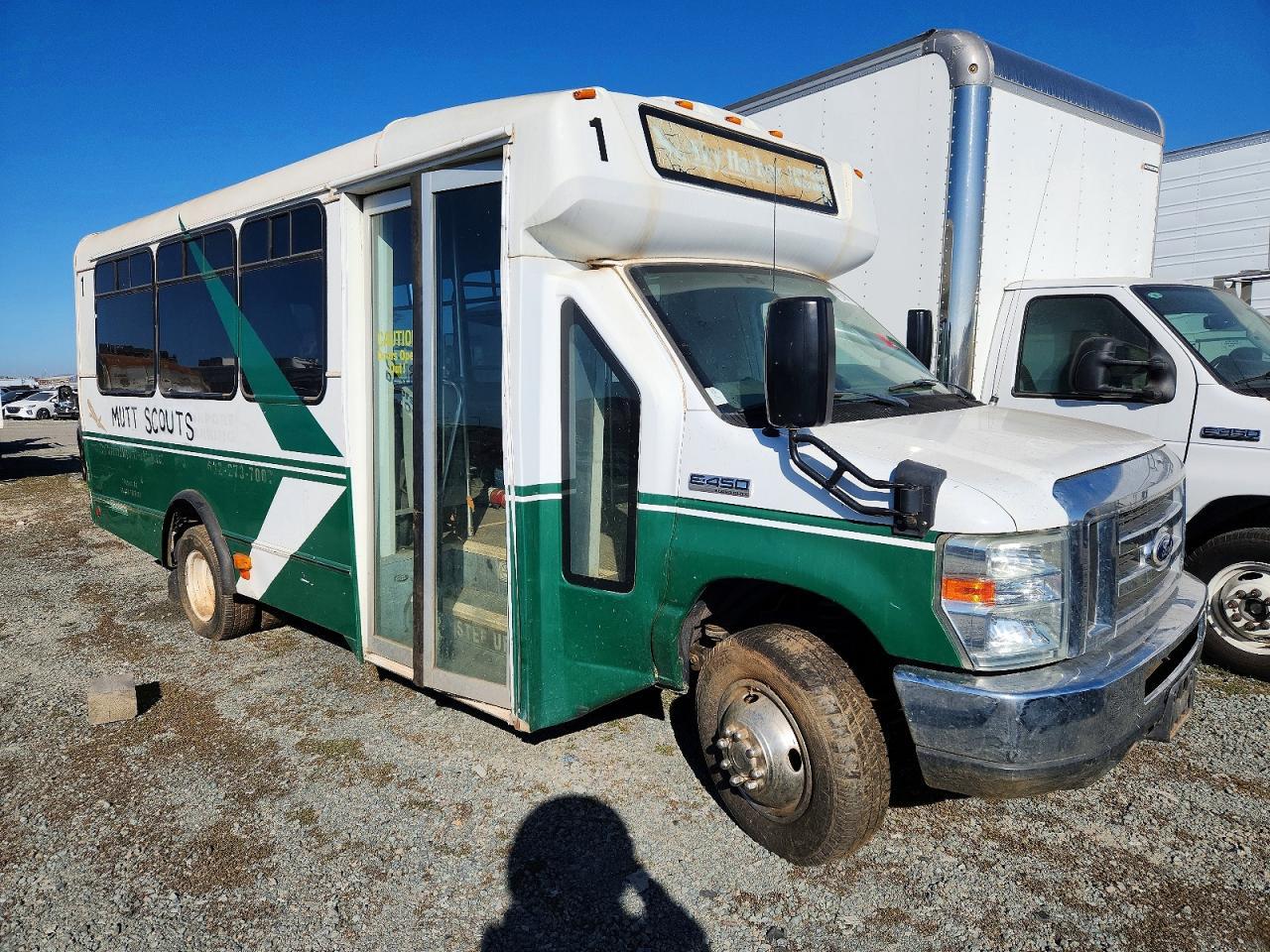 2016 Ford Econoline E450 Super Duty Cutaway Van