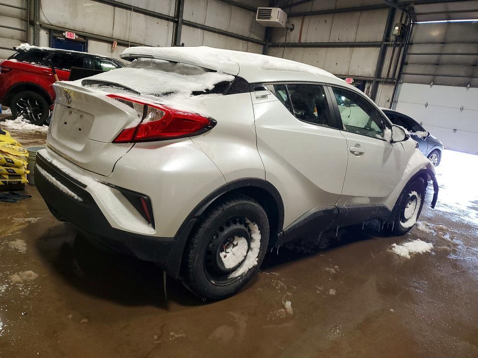 2022 Toyota C-hr xle