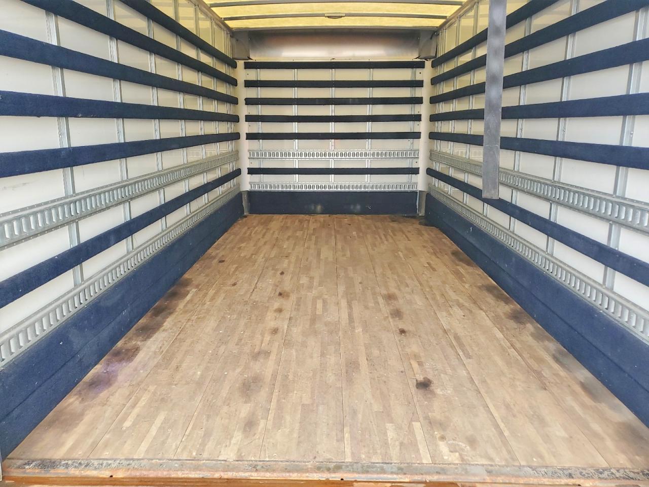 2018 Isuzu NPR HD BOX Truck