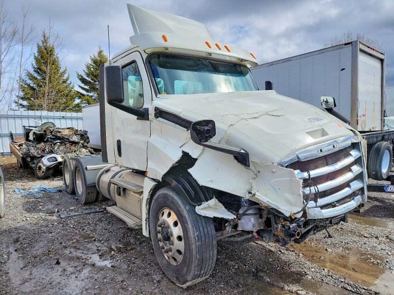 2018 Freightliner Cascadia 1-semi Truck
