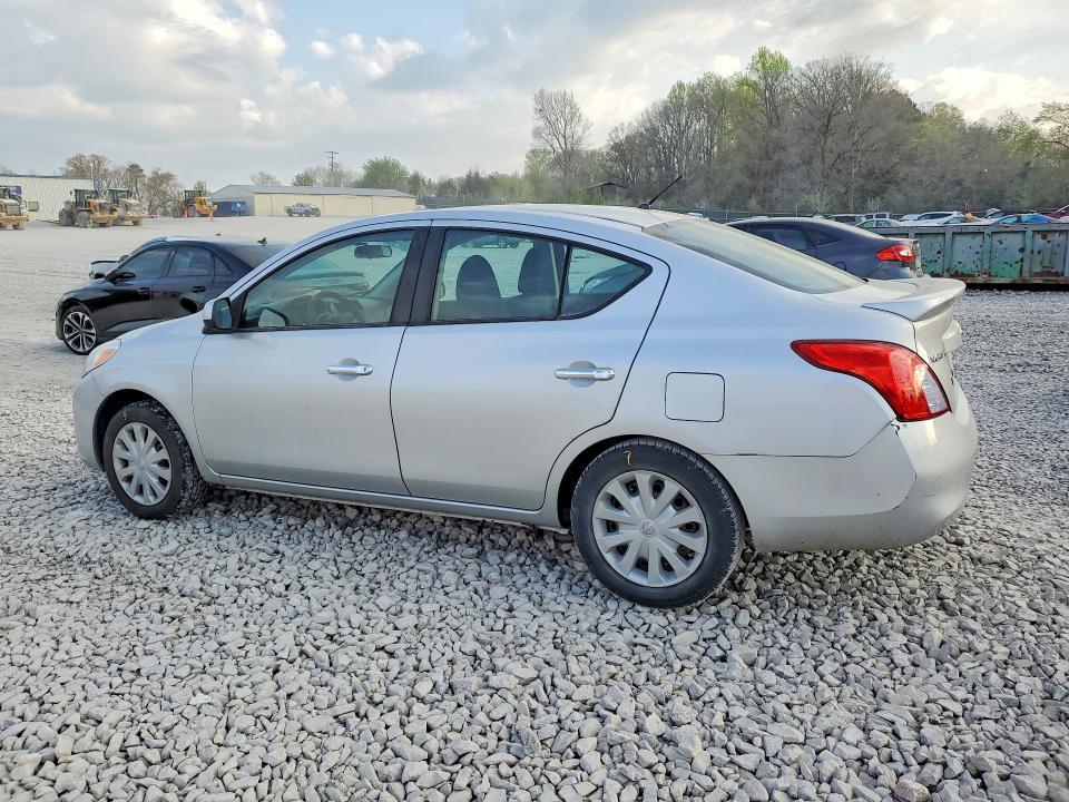 2013 Nissan Versa 1.6 s