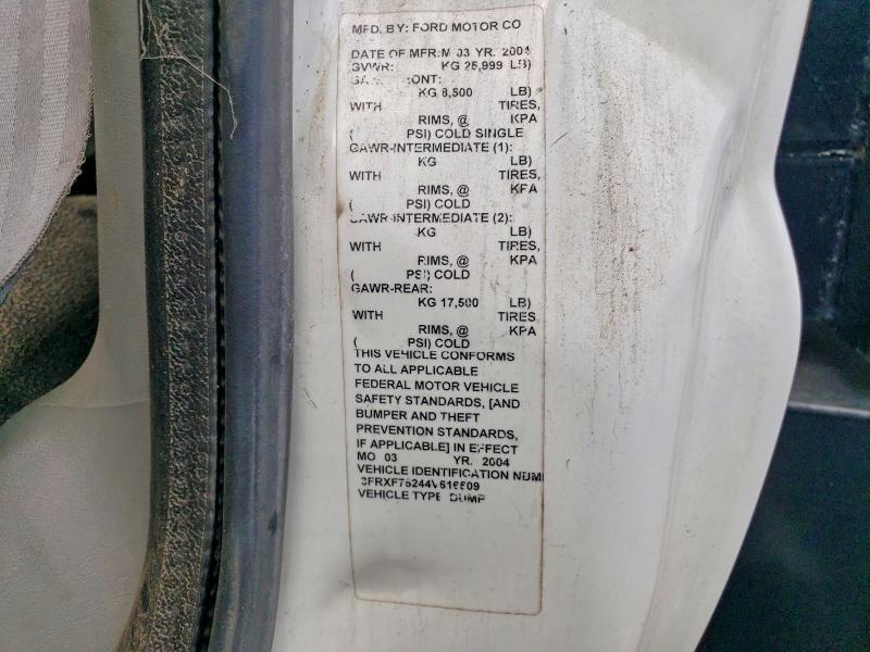 2004 Ford F750 Super Duty Chipper Truck