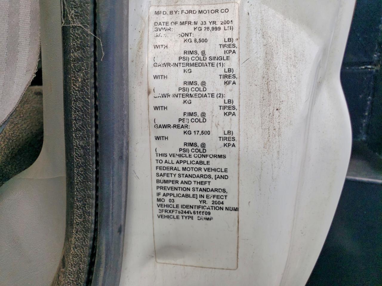 2004 Ford F750 Super Duty Chipper Truck