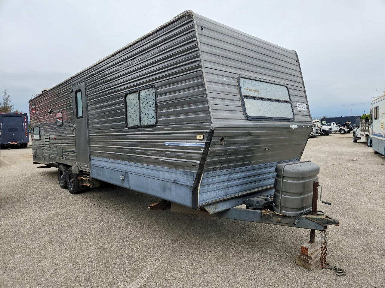 2000 Tahoe 2000 Camper