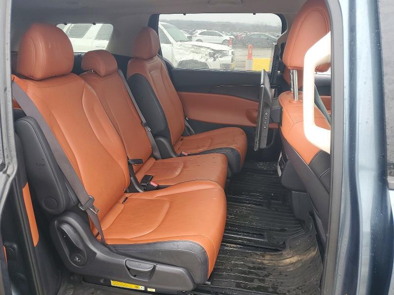 2025 KIA Carnival sx