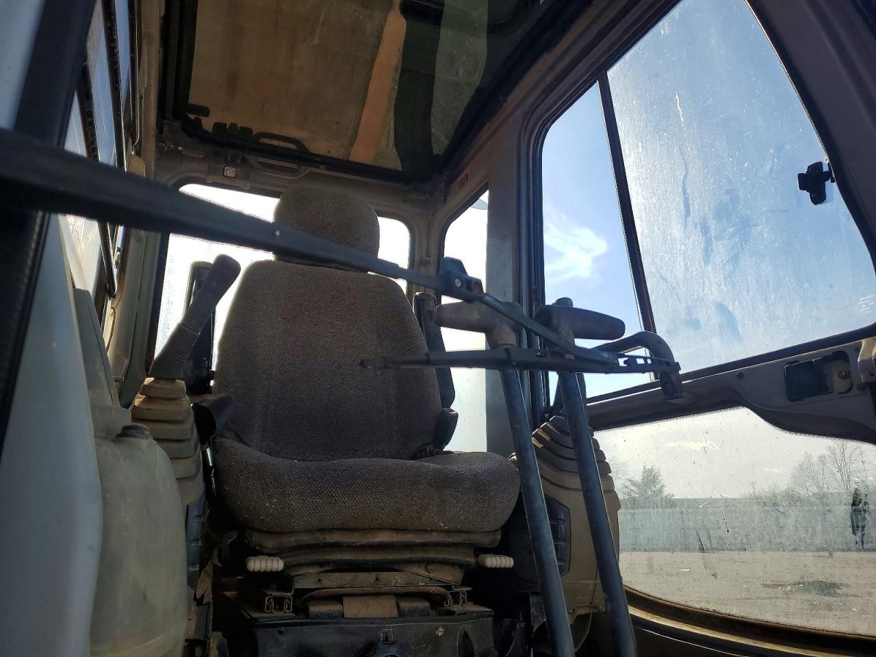 2000 Hitachi EX330LC-5 Excavator