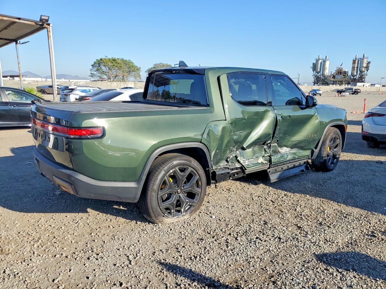 2025 Rivian R1T Premium