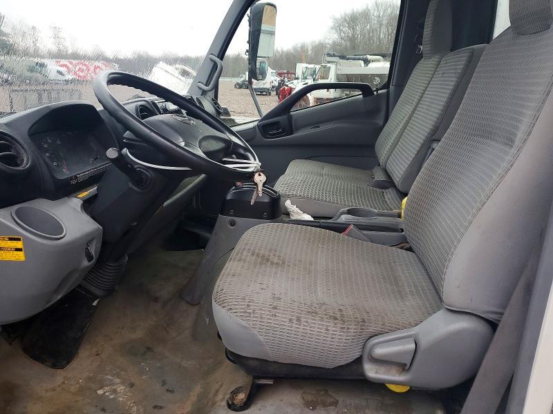 2015 Hino 195 BOX Truck
