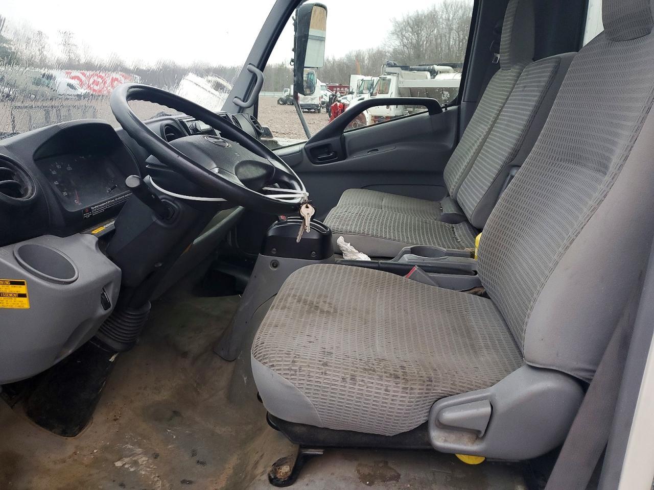 2015 Hino 195 BOX Truck