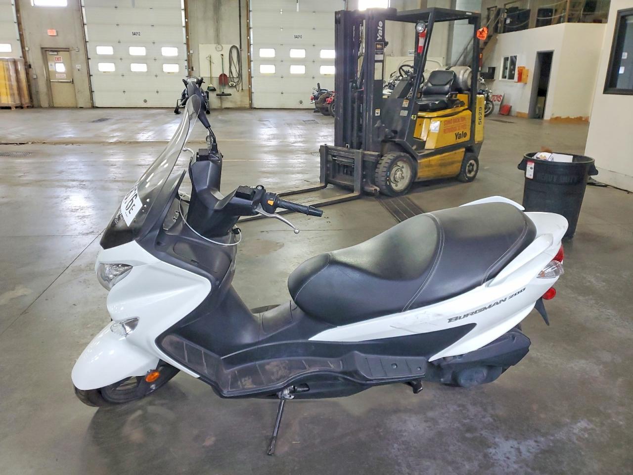 2016 Suzuki UH200