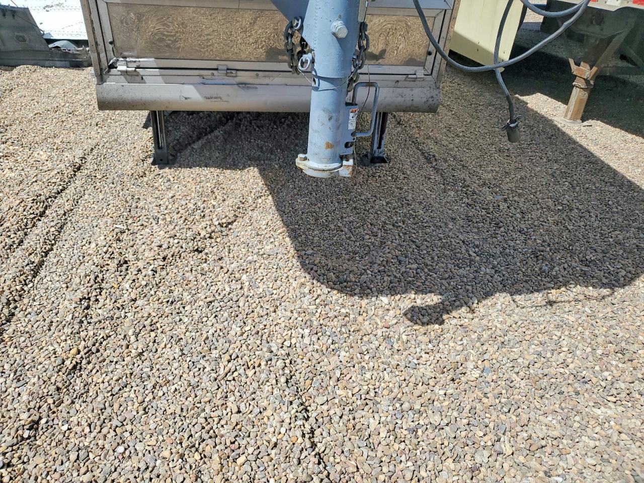 2015 Platiuring 2015 Platinum Manufacturing Livestock Trailer