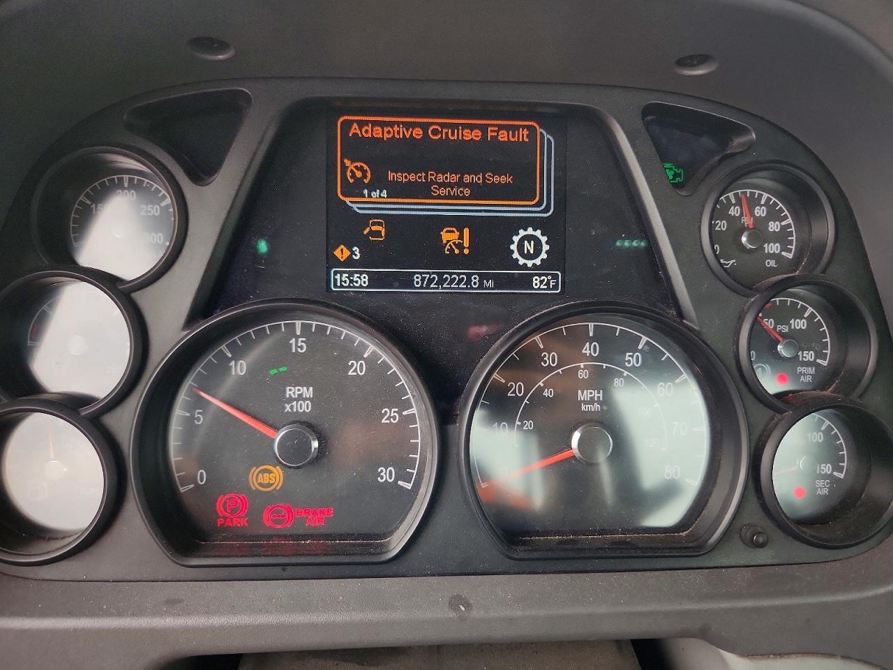 2017 Peterbilt 579 Semi Truck