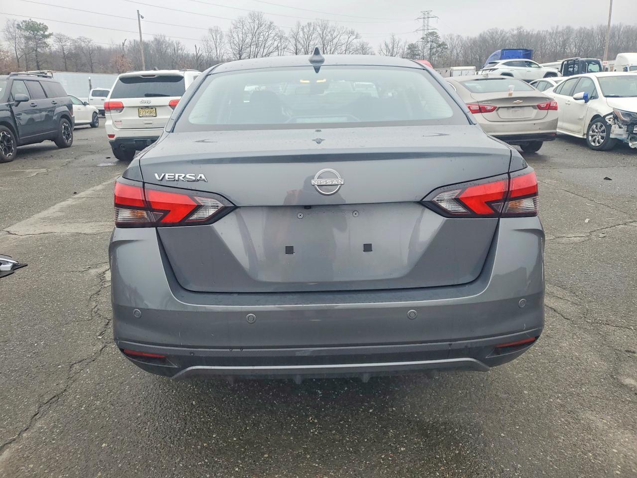 2025 Nissan Versa sv