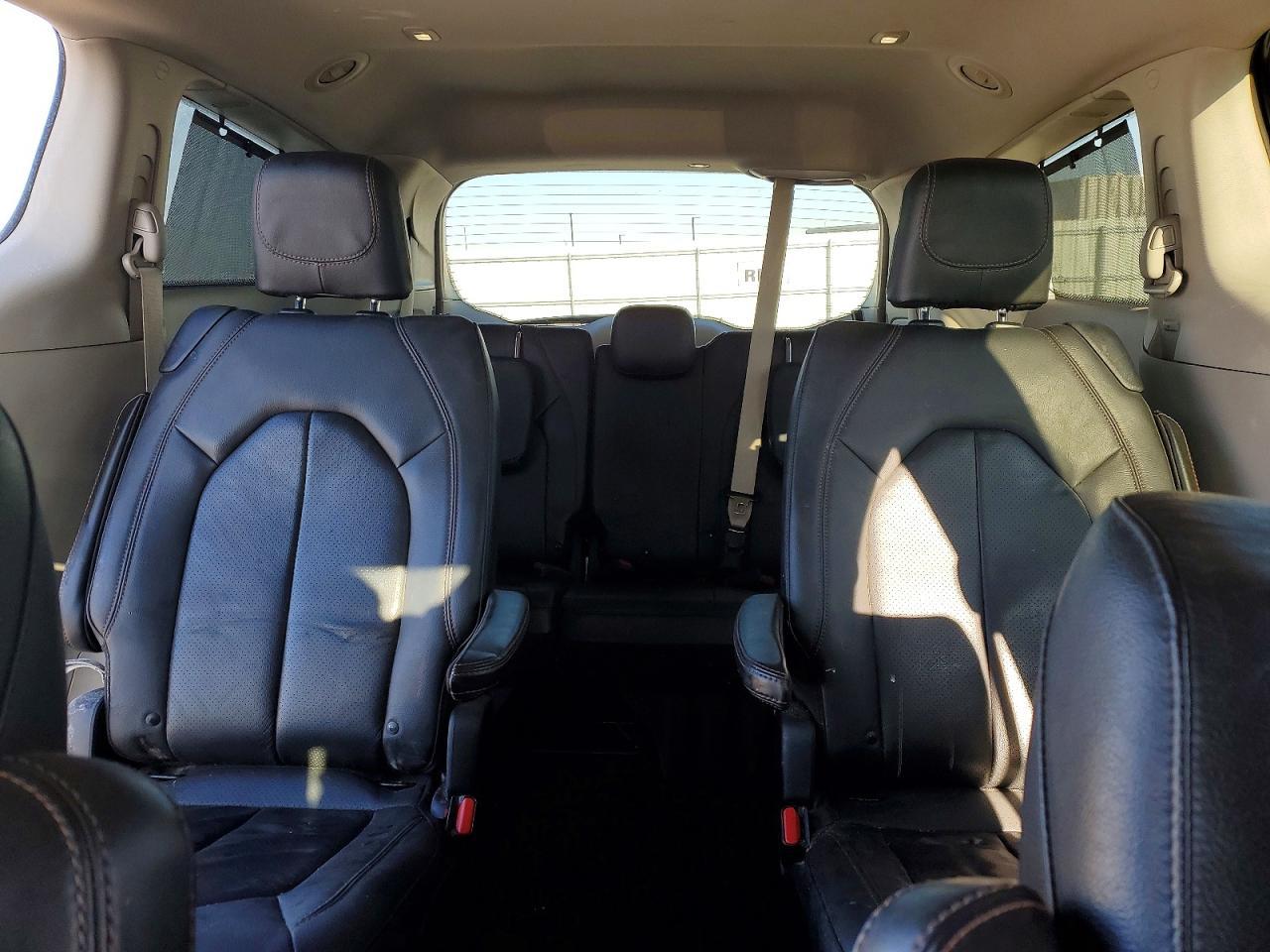 2020 Chrysler Pacifica Touring l