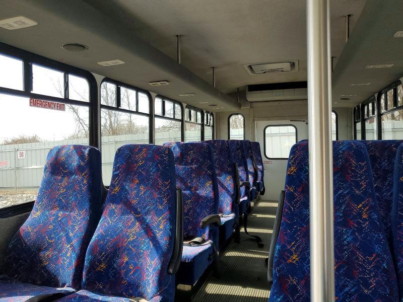 2008 Ford Econoline E450 Super Duty Cutaway Van