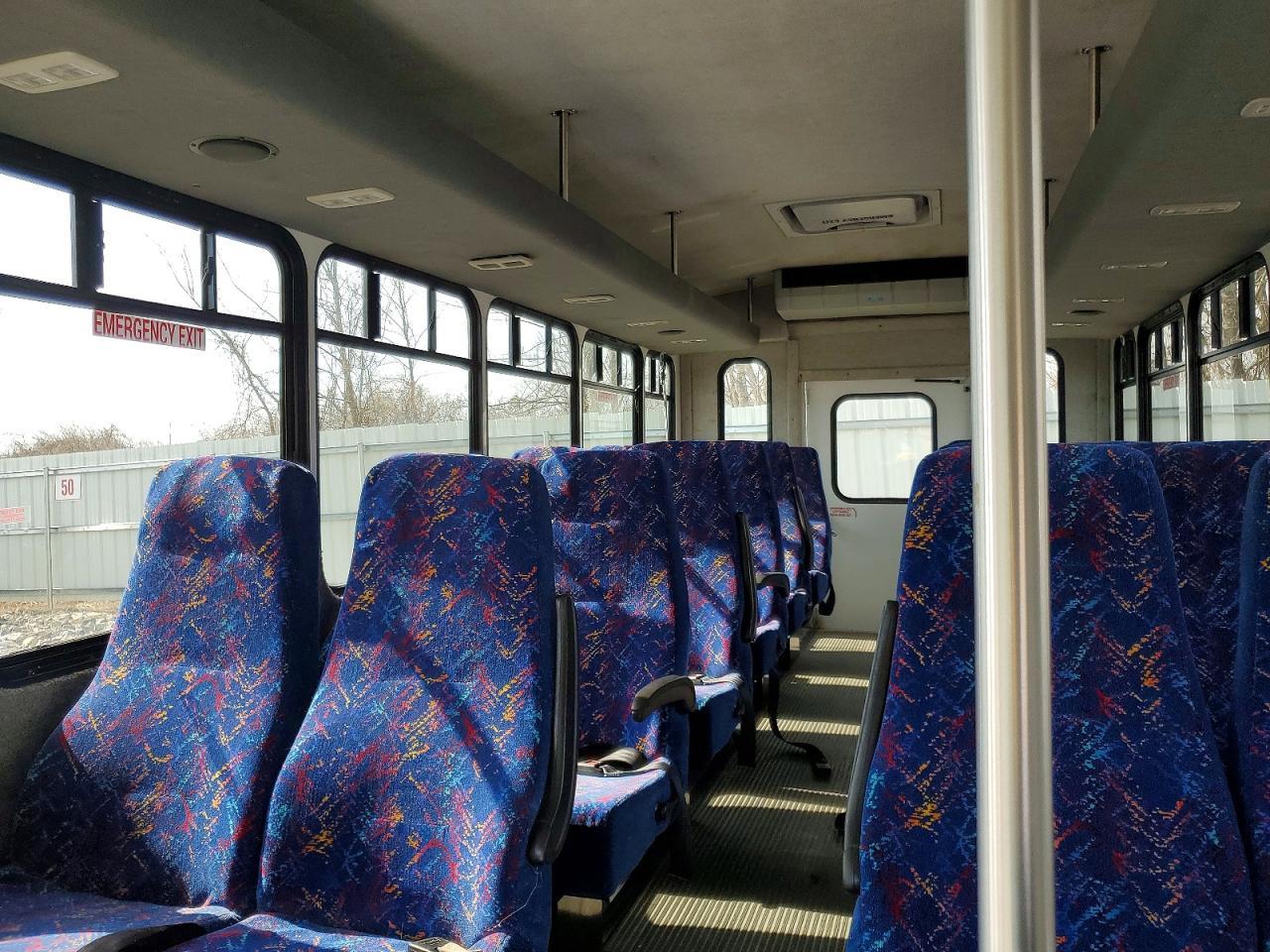 2008 Ford Econoline E450 Super Duty Cutaway Van