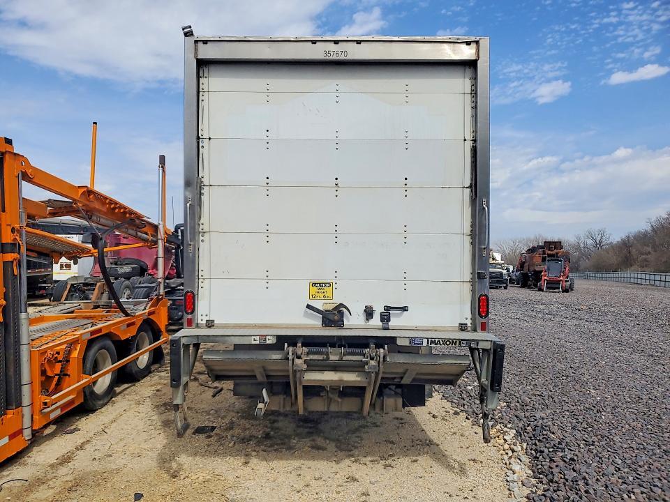 2020 Freigliner 2020 Freightliner Business Class M2 BOX Truck