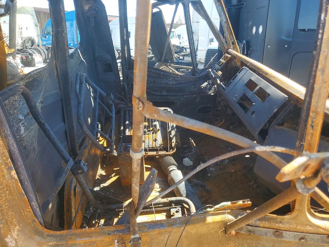2004 Freigliner 2004 Freightliner FL70 Dump Truck