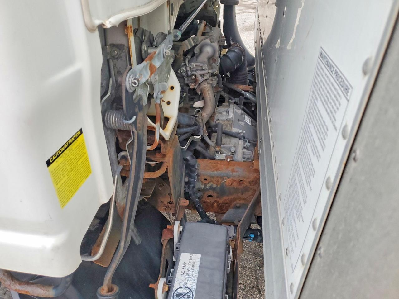 2014 Isuzu NPR BOX Truck