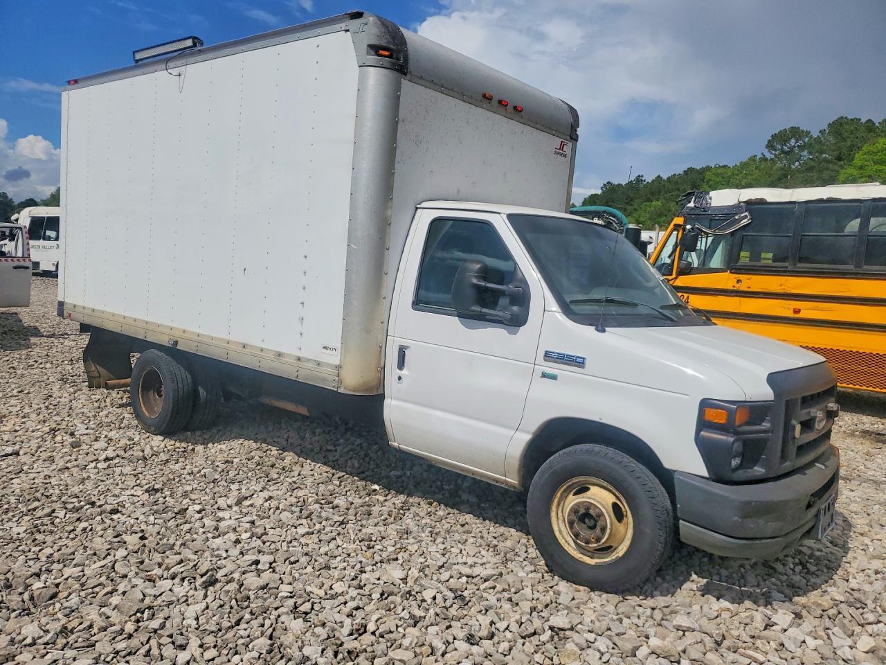 2013 Ford E350 BOX Truck