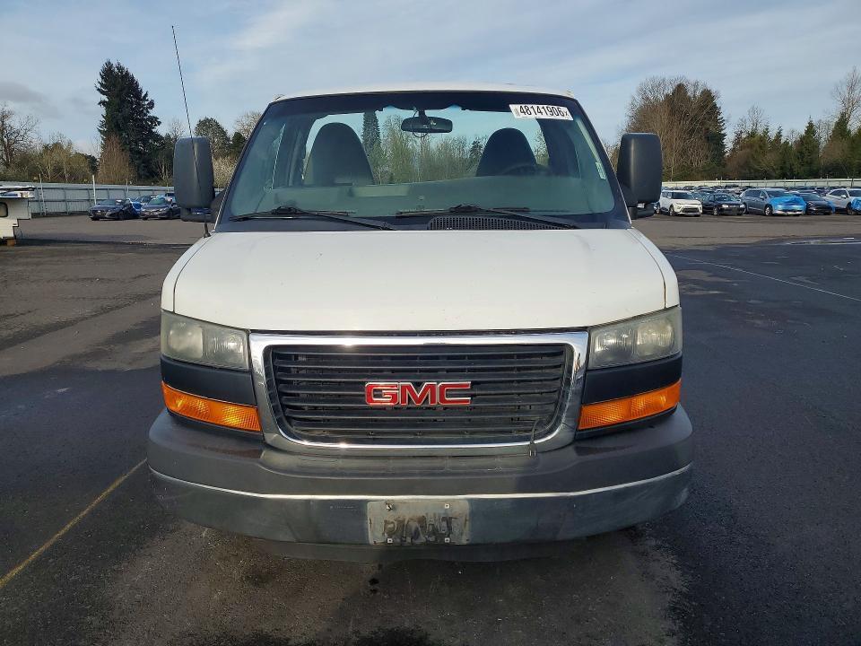 2015 GMC Savana cut