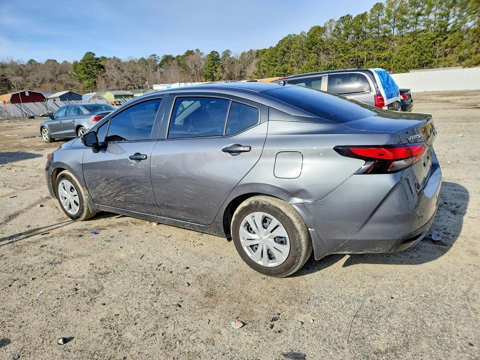 2025 Nissan Versa s